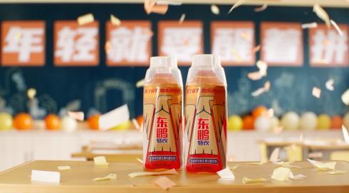 功能饮料的江湖争夺战，东鹏饮料凭何“杀”出重围