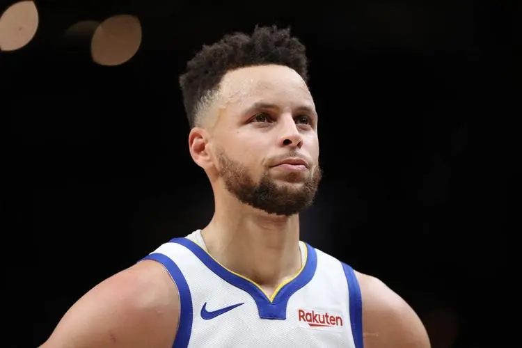 库里超越雷阿伦，正式加冕NBA历史三分王