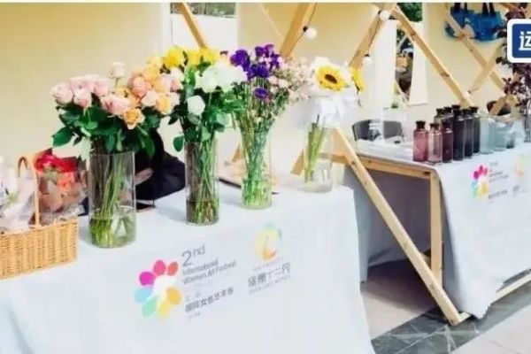 我在D音直播摆地摊，国庆日赚过万